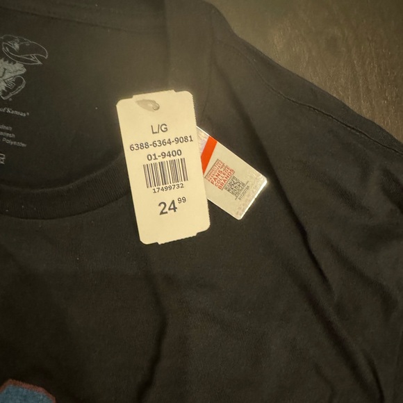 Brand new graphic tee - Picture 5 of 5